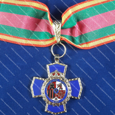 MEDALLA DEDICACIÓN AL SERVICIO POLICIAL XXX AÑOS